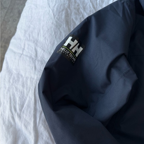 Helly Hansen Women's Crew Hooded Midlayer Jacket in Navy - Picture 4 of 5